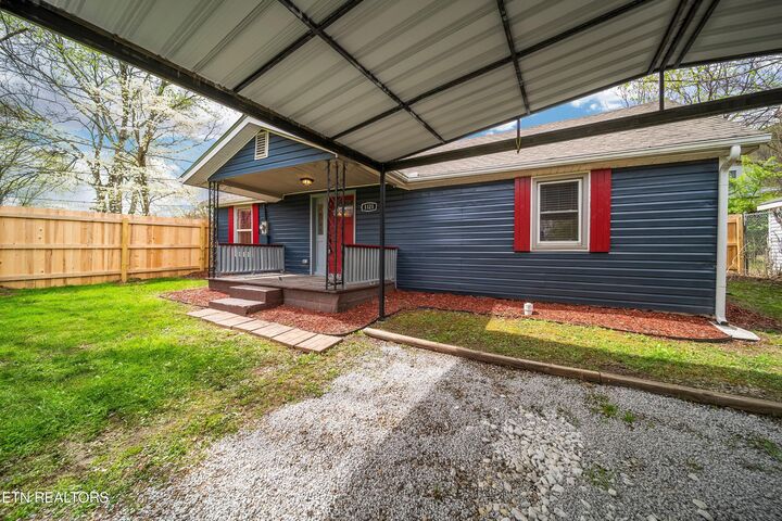 Property Photo: 1121 Forsythe St TN 37917