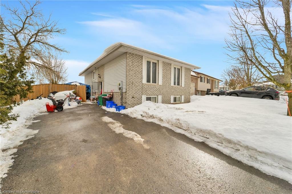 Property Photo: 1337 Tudor Crescent ON K0L 1X1