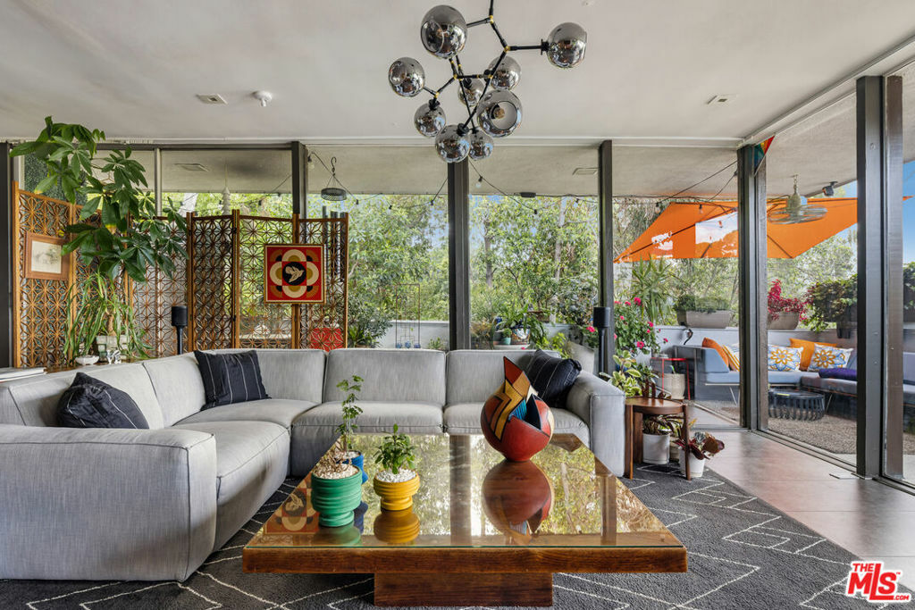 Property Photo: 3625 Fredonia Drive 1 CA 90068