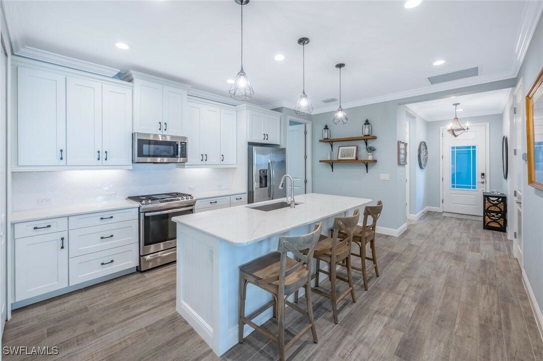 Property Photo: 2211 Marquesa Circle FL 34112