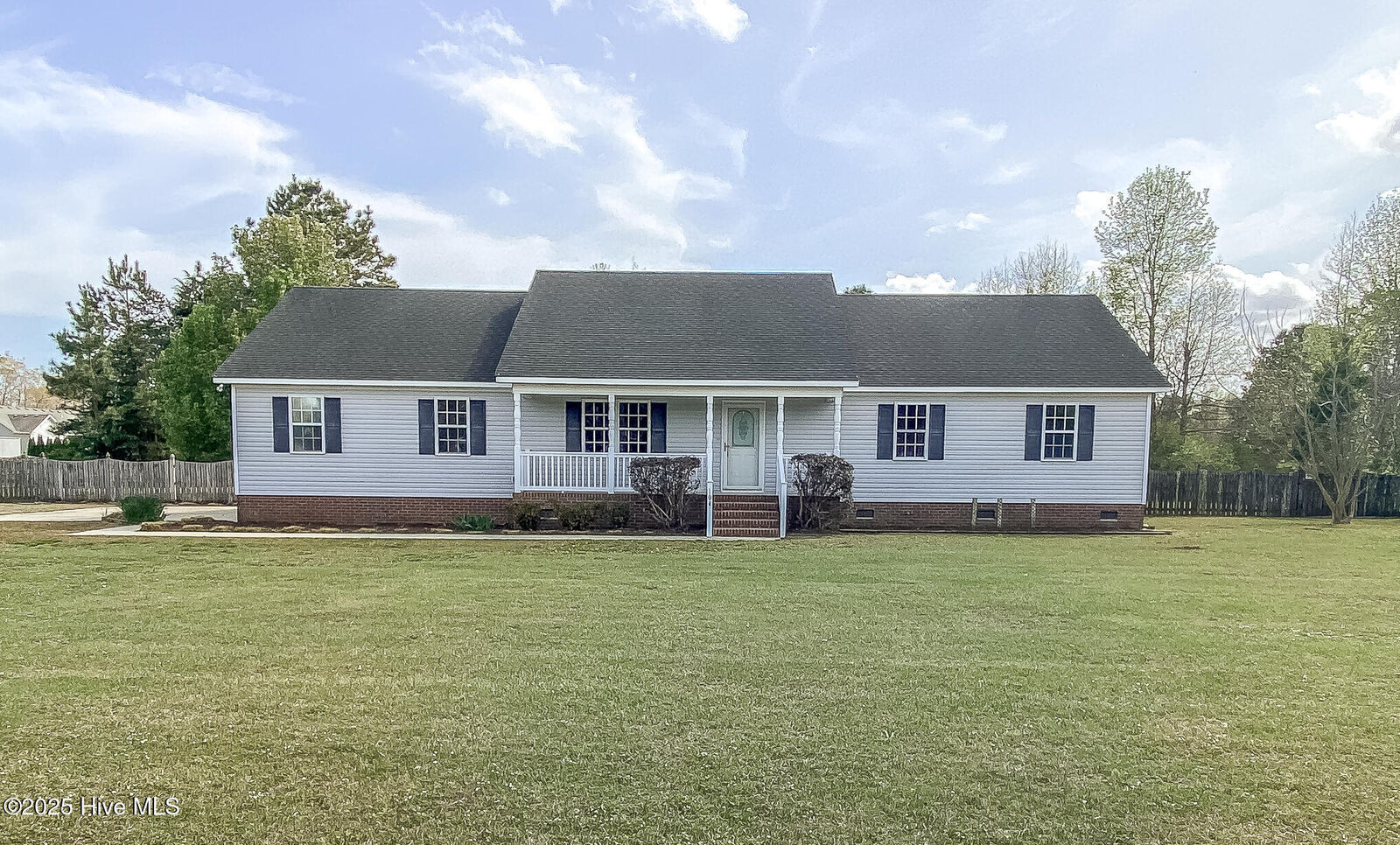 Property Photo:  104 Sky Vista Drive  NC 27956 