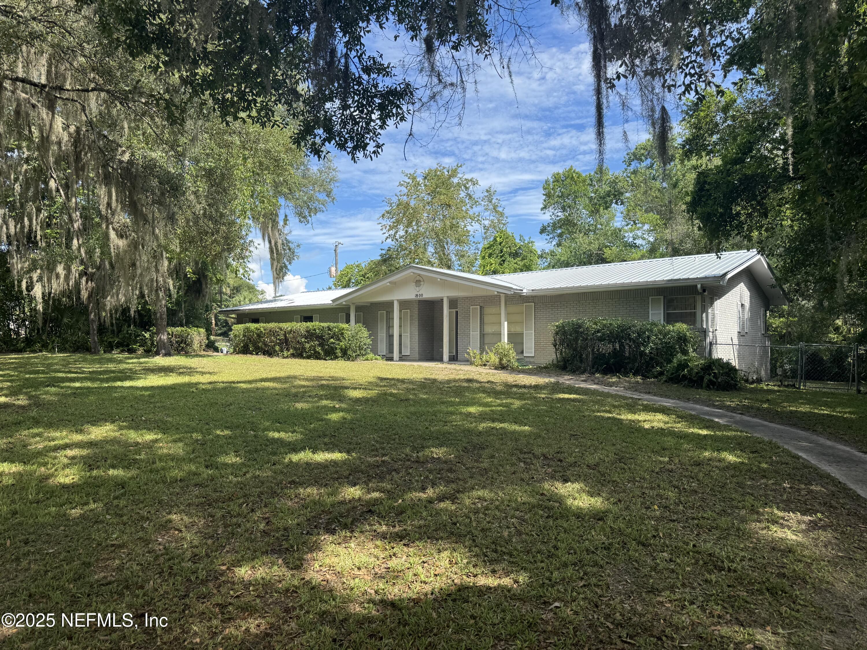 Property Photo: 1800 Laurel Street FL 32177