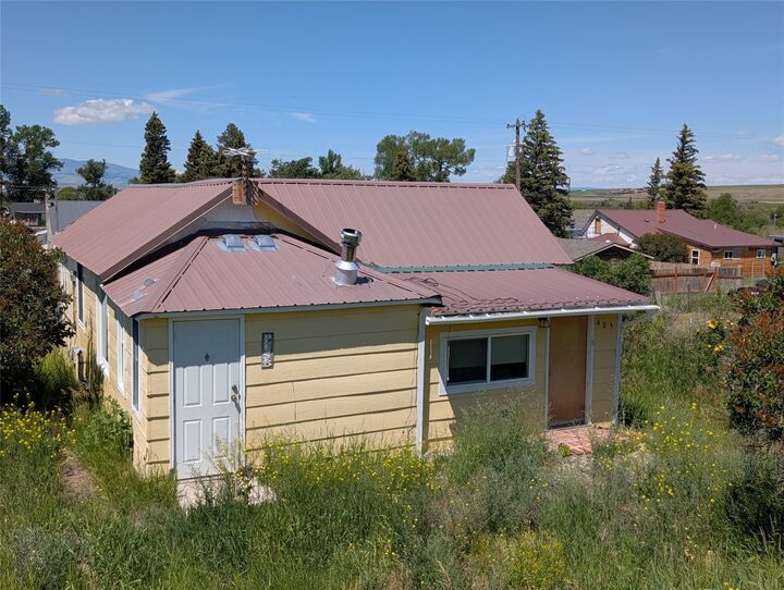 Property Photo:  405 First Avenue NE  MT 59645 