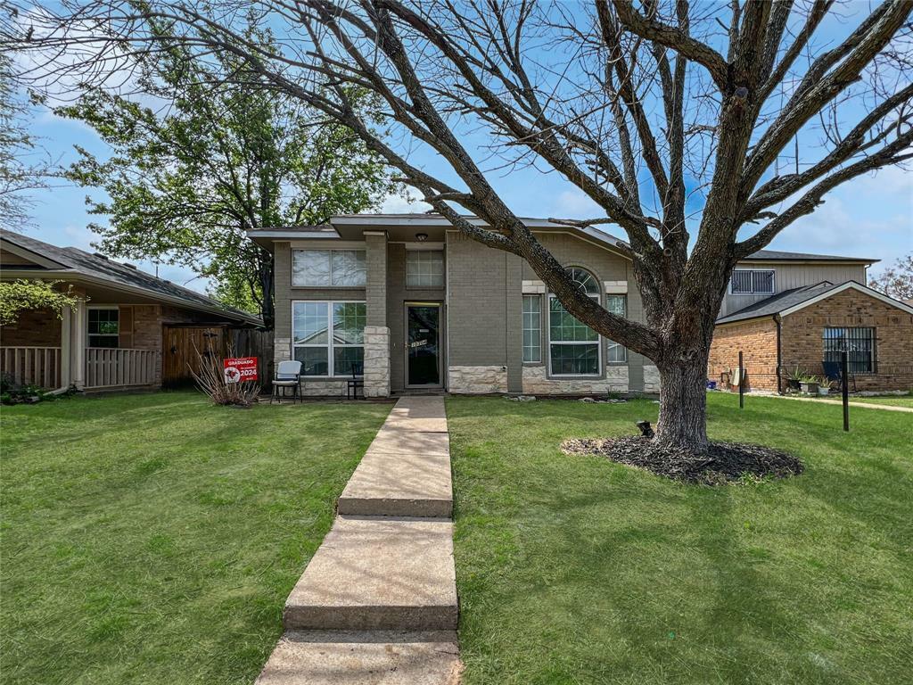 Property Photo: 10304 Carolina Oaks Drive TX 75227