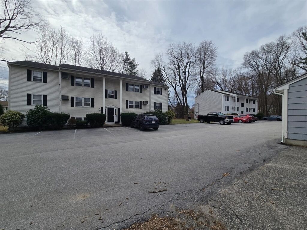Property Photo:  468 Oxford St N  MA 01501 
