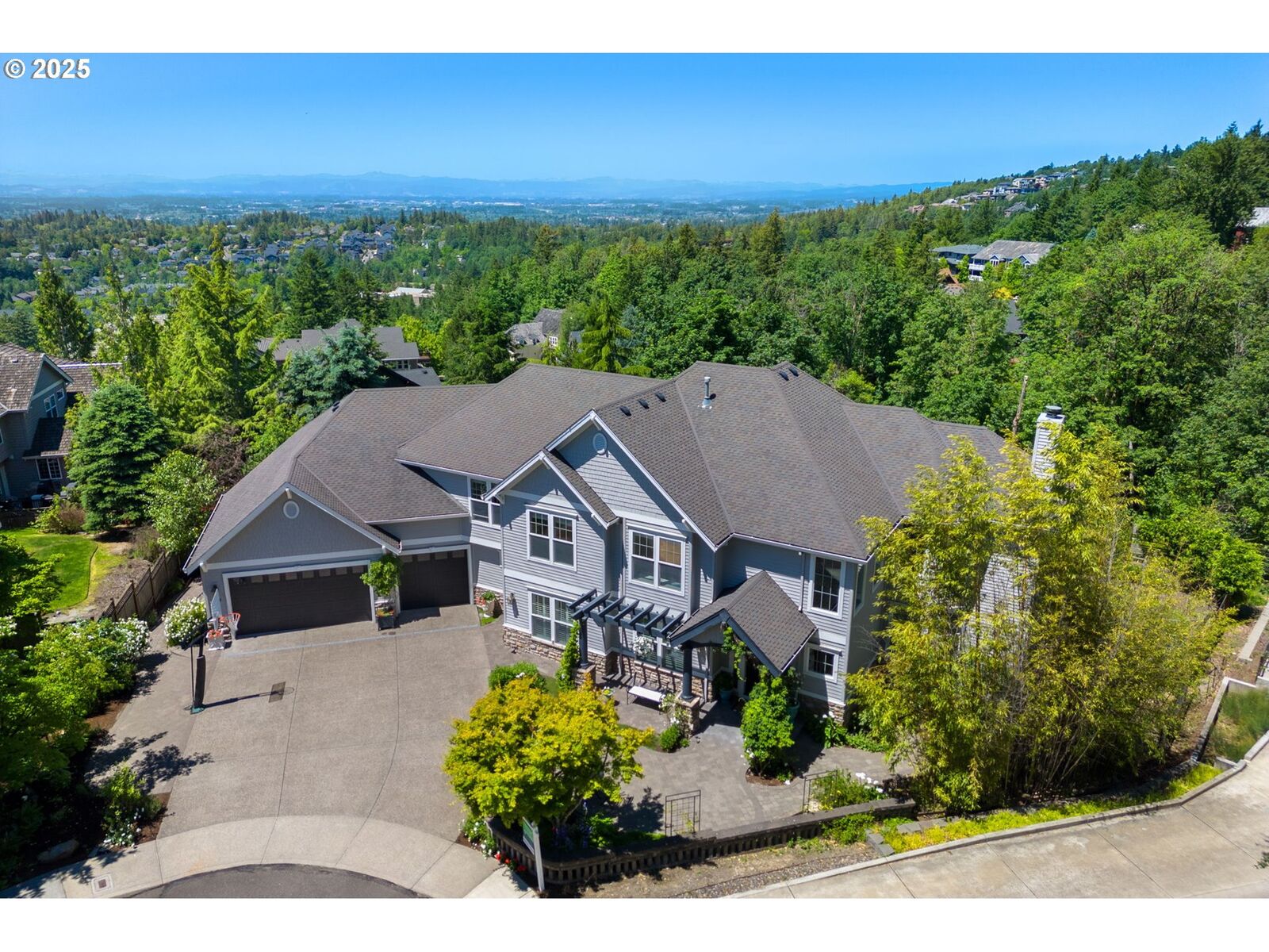 Property Photo:  2708 NW Bullfinch Pl  OR 97229 