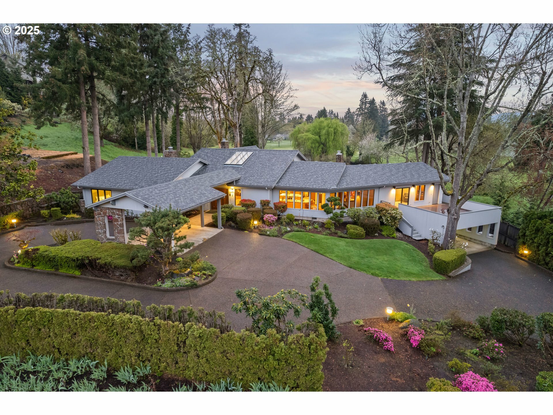 Property Photo: 602 Spyglass Dr OR 97401