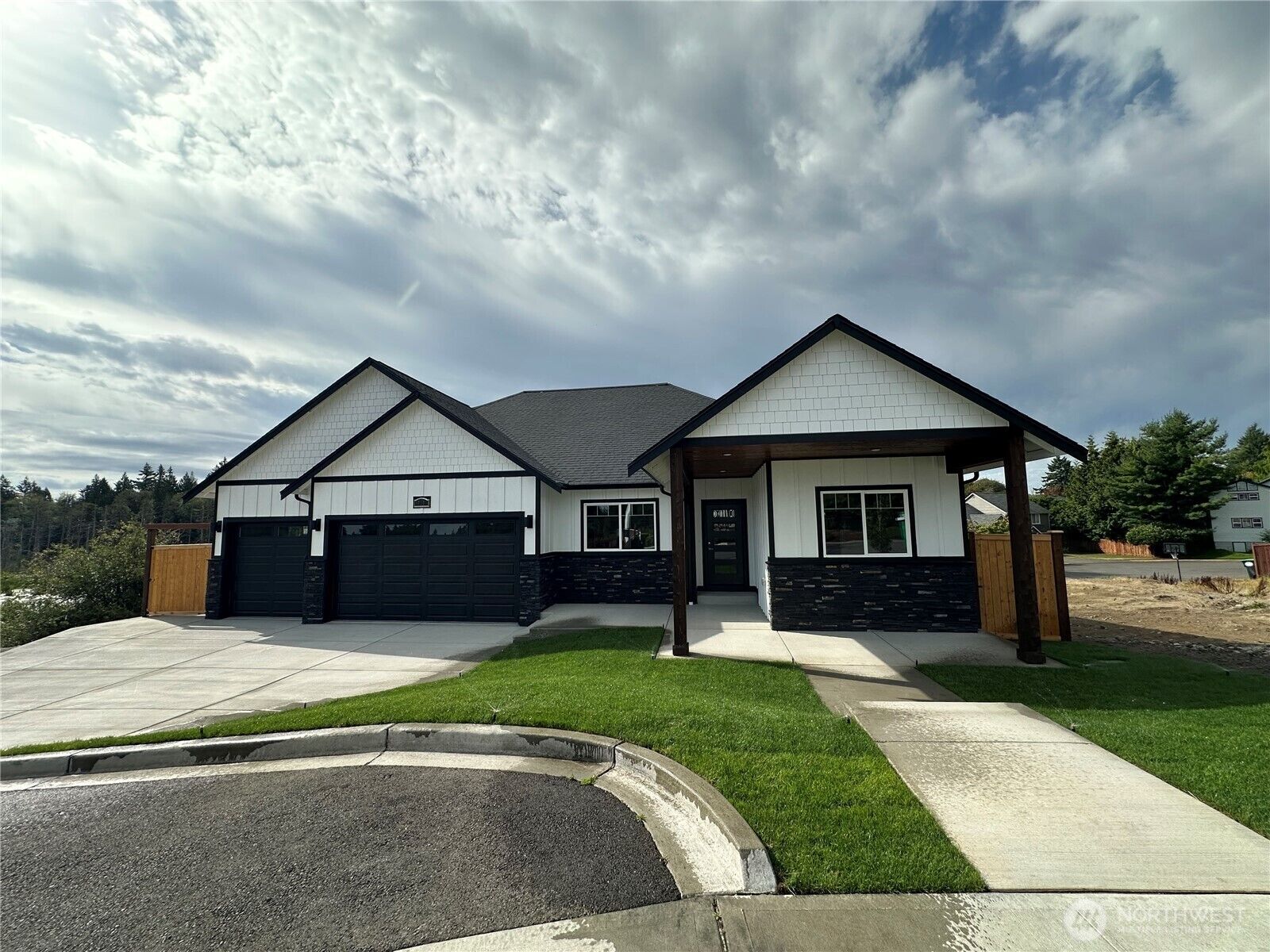 Property Photo:  719  Dennis Street SE  WA 98501 