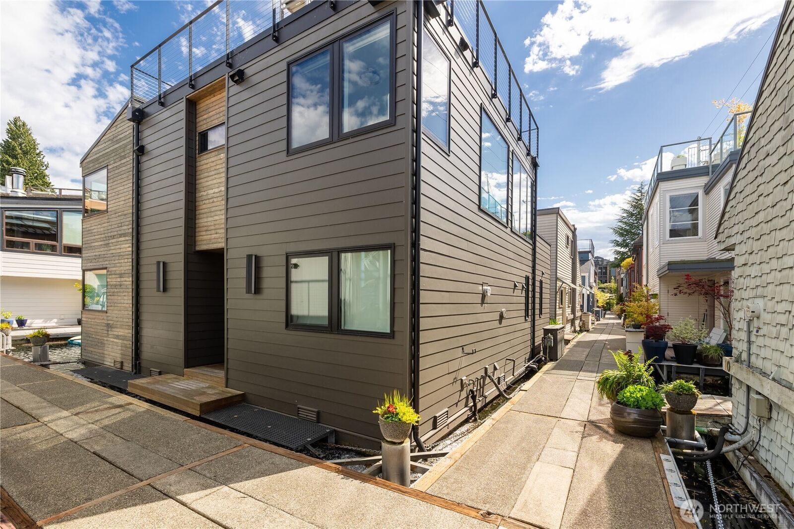 Property Photo:  2600  Fairview Avenue E 11  WA 98102 