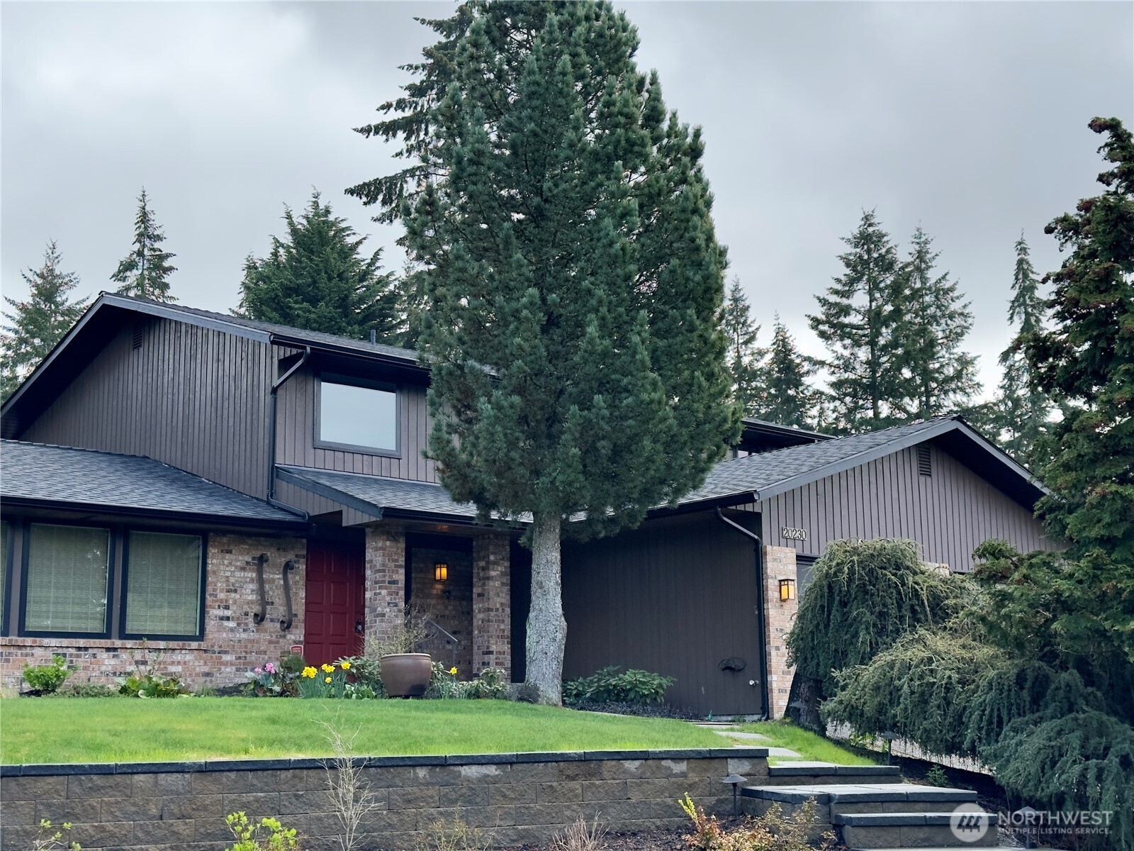 Property Photo:  20230  41st Place NE  WA 98155 