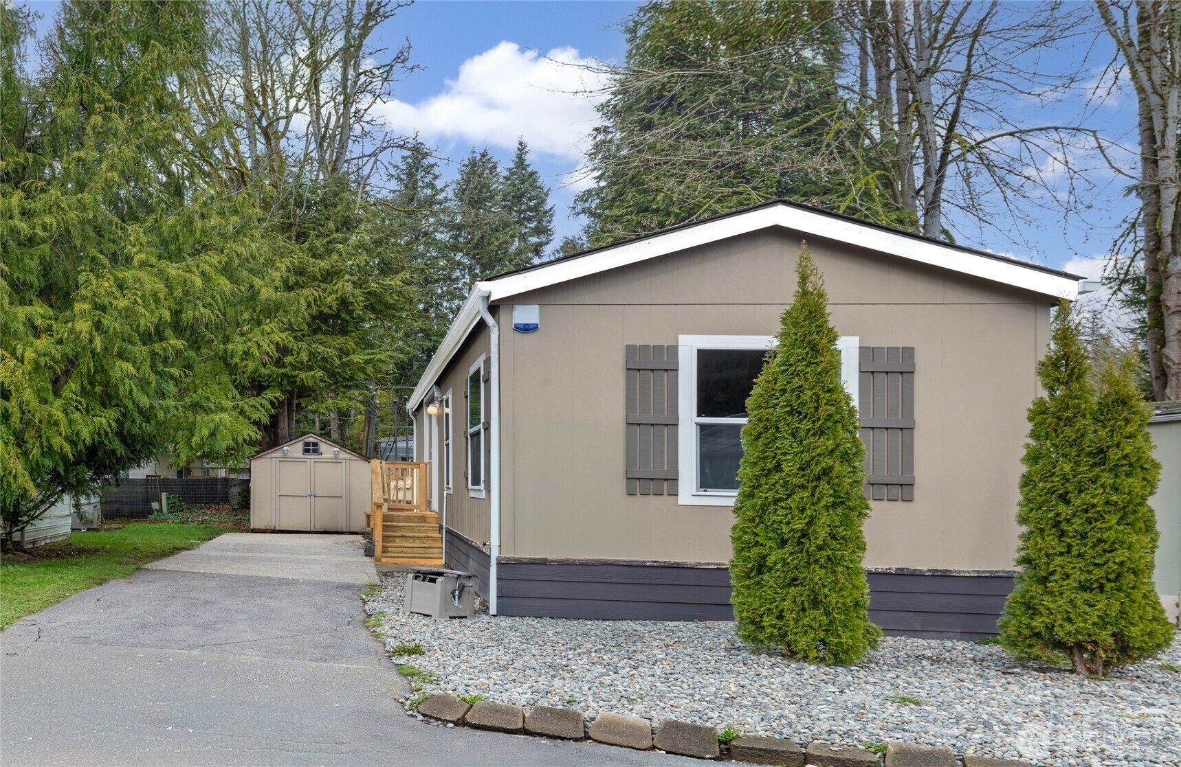 Property Photo: 3105 M Street SE 10 WA 98002
