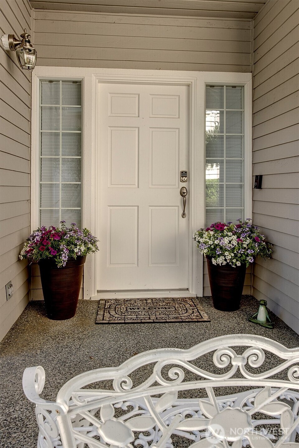 Property Photo: 1908 Mill Pointe Drive SE WA 98012