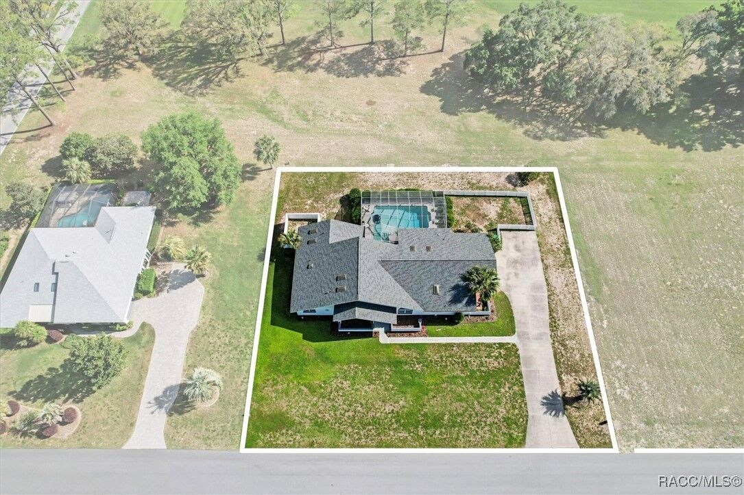 Property Photo:  390 E Falconry Court  FL 34442 