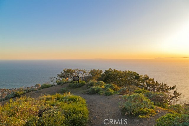 Property Photo: 150 Vista Del Sol CA 92651