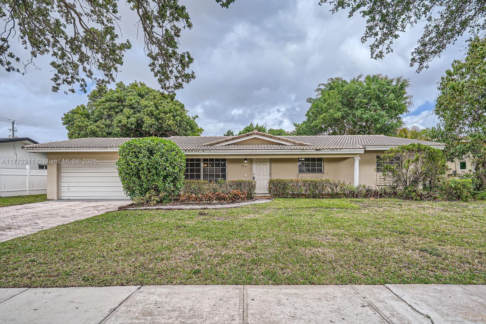 7301 NW 11th St  Plantation FL 33313 photo