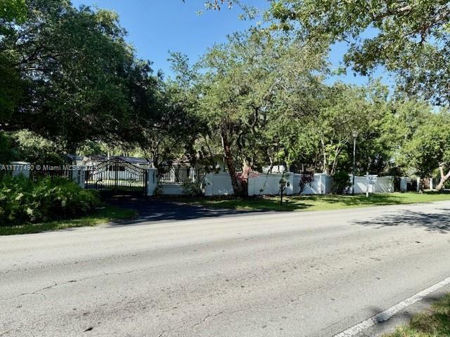 Property Photo: 9450 SW 104 St FL 33176