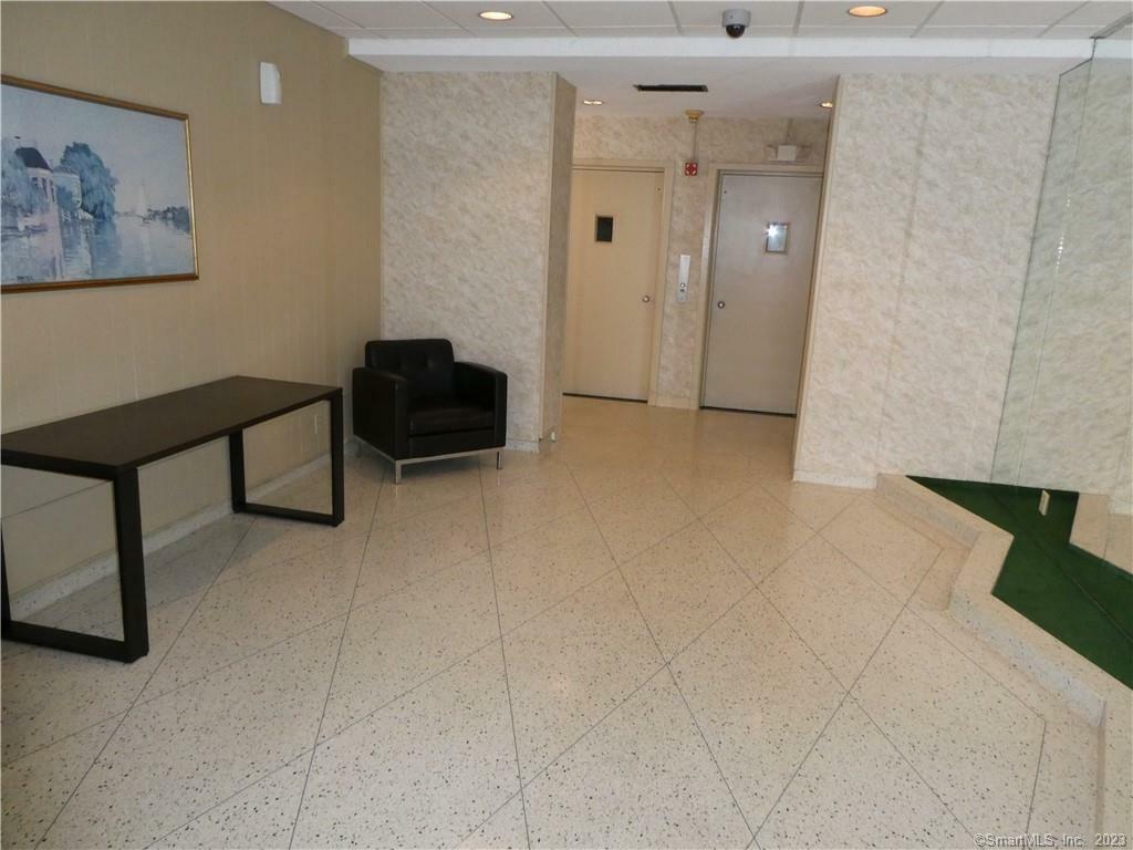 Property Photo:  125 Prospect Street Apt 3C  CT 06901 