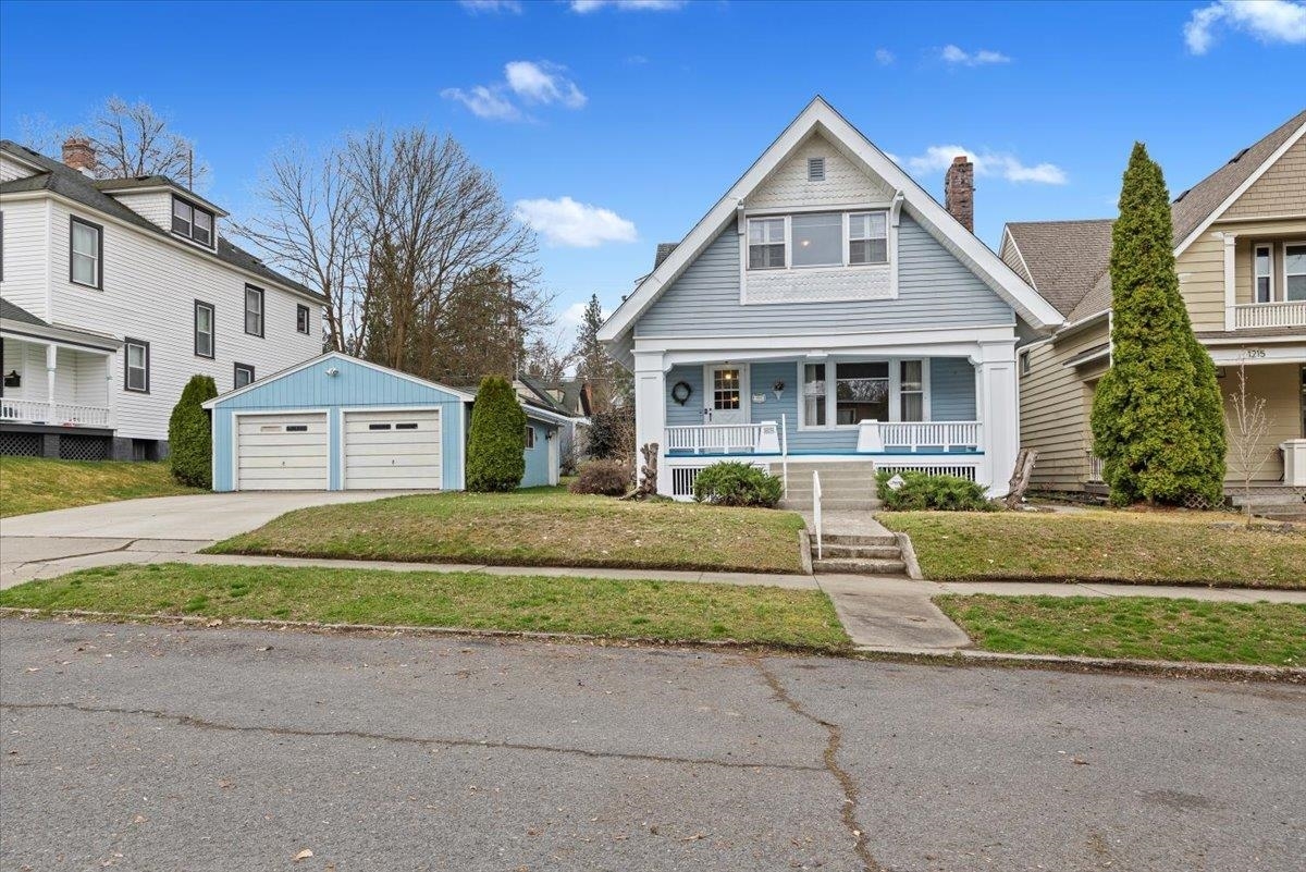 Property Photo:  1211 W 10th Ave 1207 W 10th Ave  WA 99204 