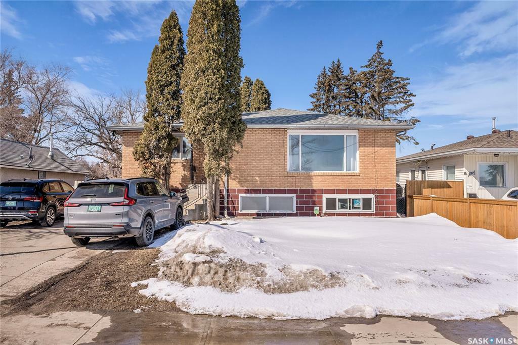 Property Photo: 205 P Avenue N SK S7L 2V6
