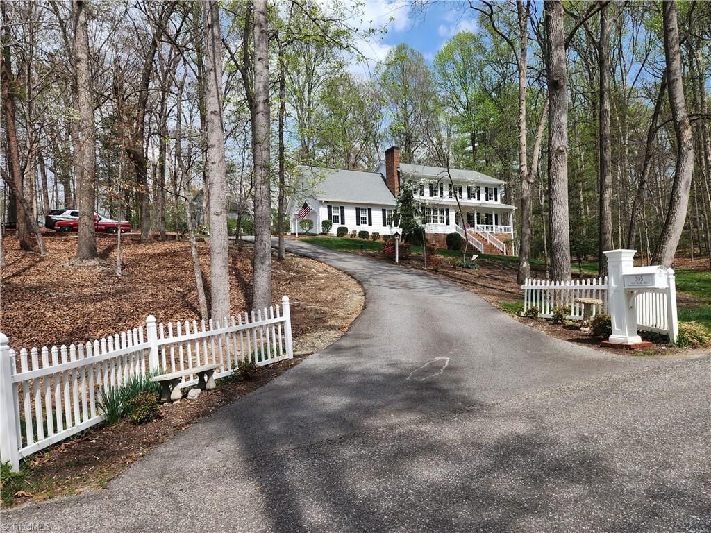 Property Photo:  305 Old Farms Road  NC 28697 