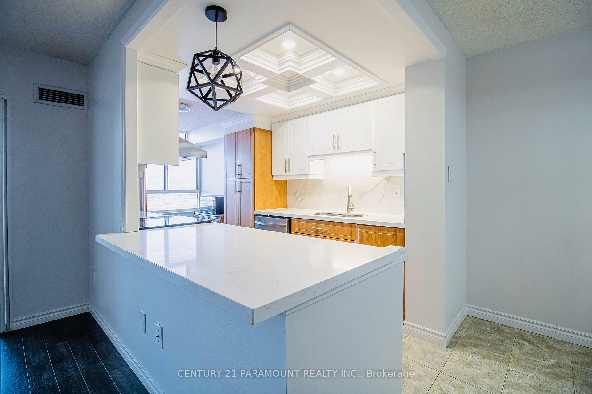 Property Photo: 100 County Court Boulevard 1802 ON L6W 3X1