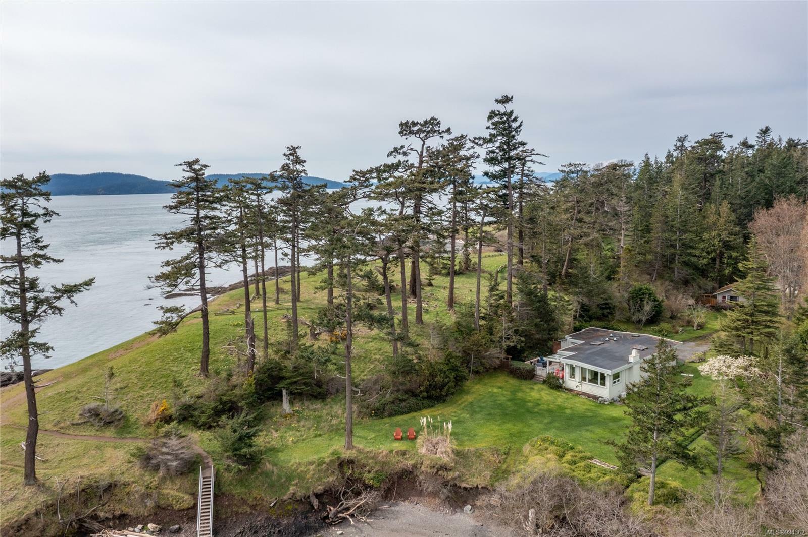 Property Photo: 9905 Kloshe Rd BC V0N 2M3
