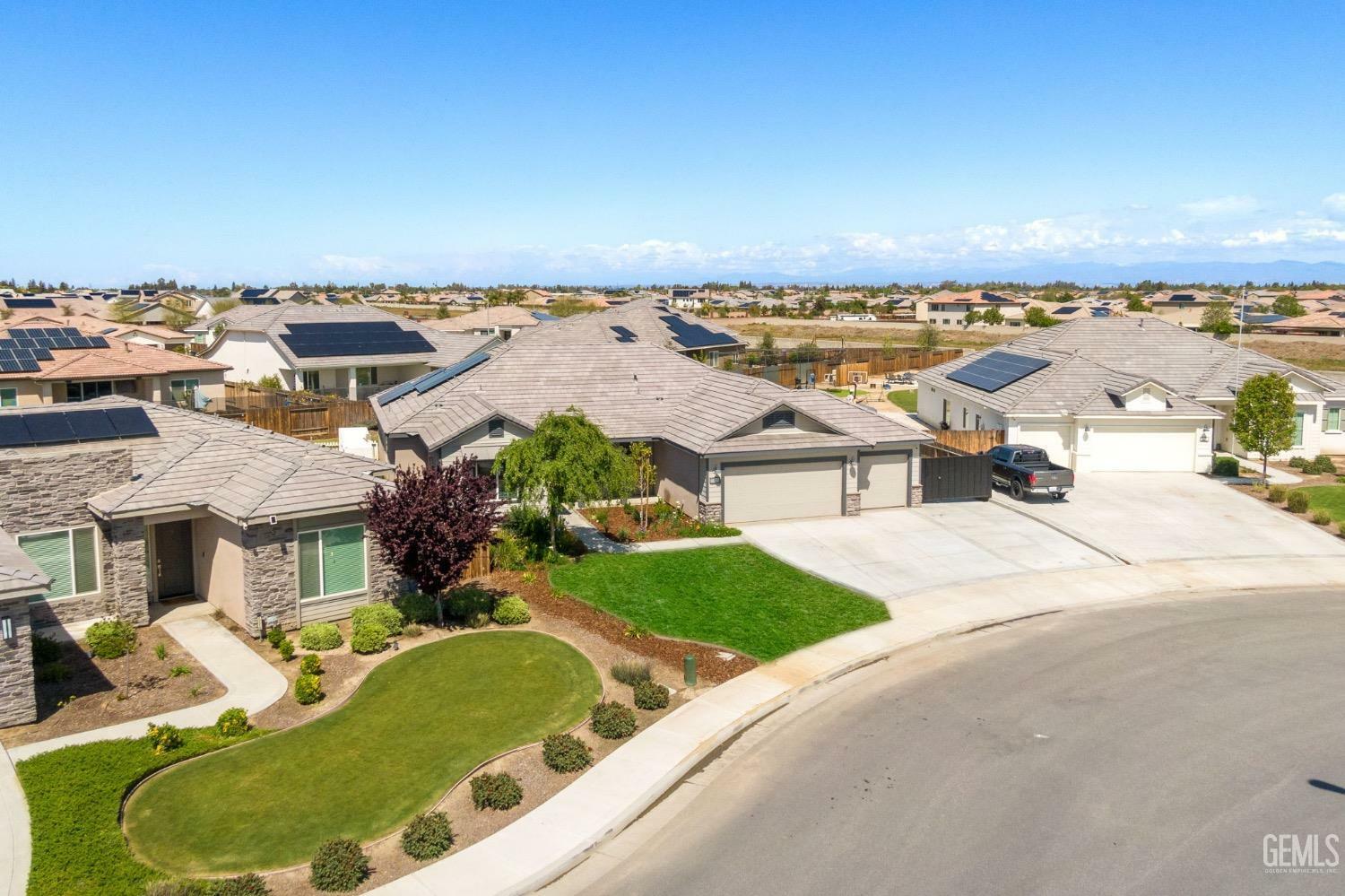Property Photo: 15508 Waterford Street CA 93314
