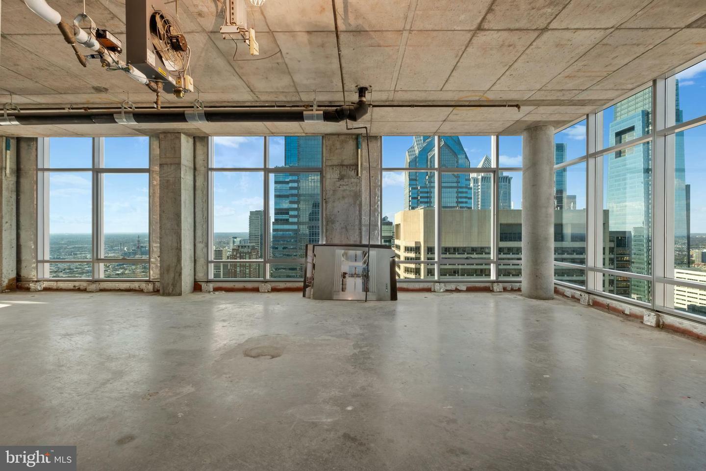 Property Photo: 1414 S Penn Square Ph1b PA 19102