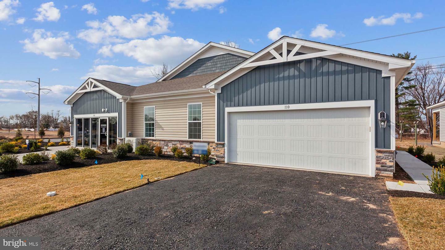 Property Photo: 216 Delhaas Circle PA 19007