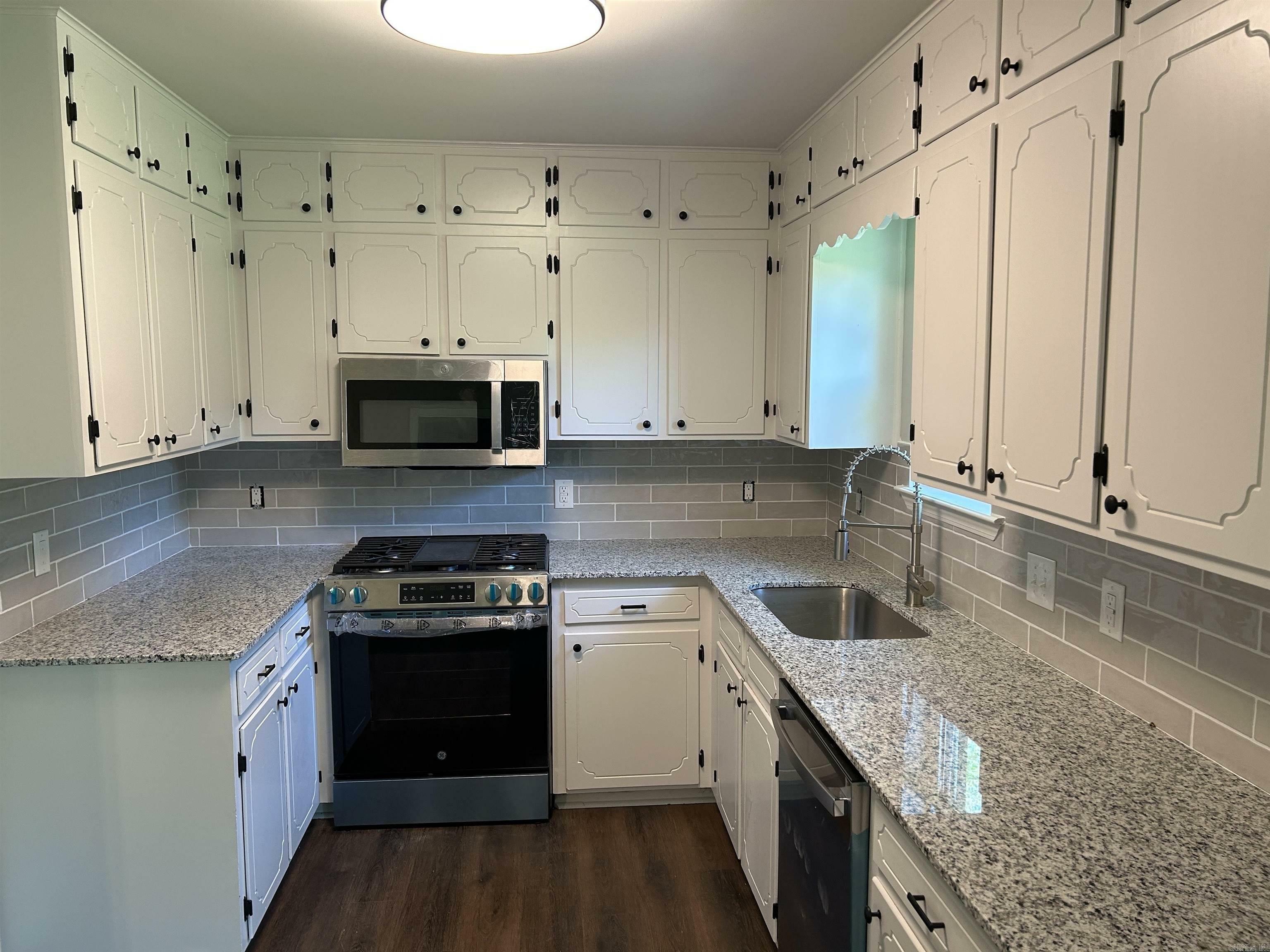 Property Photo:  22 Foxmoor Circle  AR 72032 