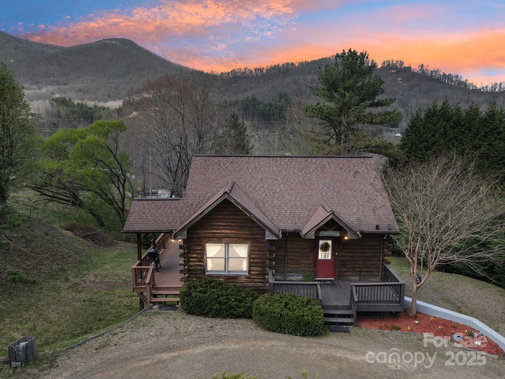 Property Photo: 36 Cheyenne Court NC 28751