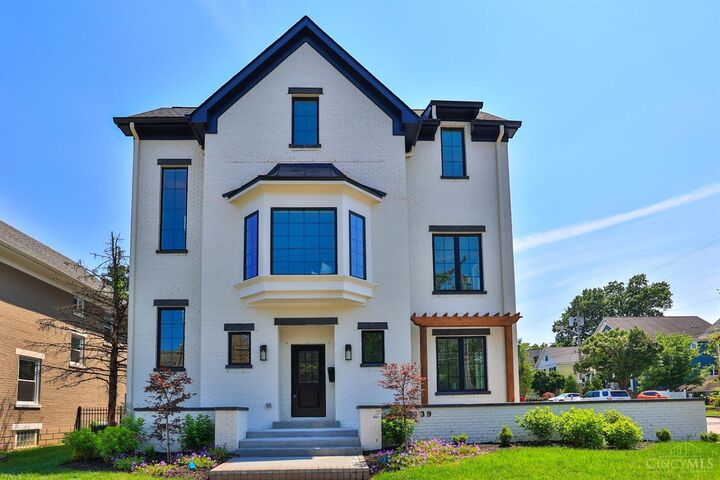 2739 Observatory Avenue  Cincinnati OH 45208 photo