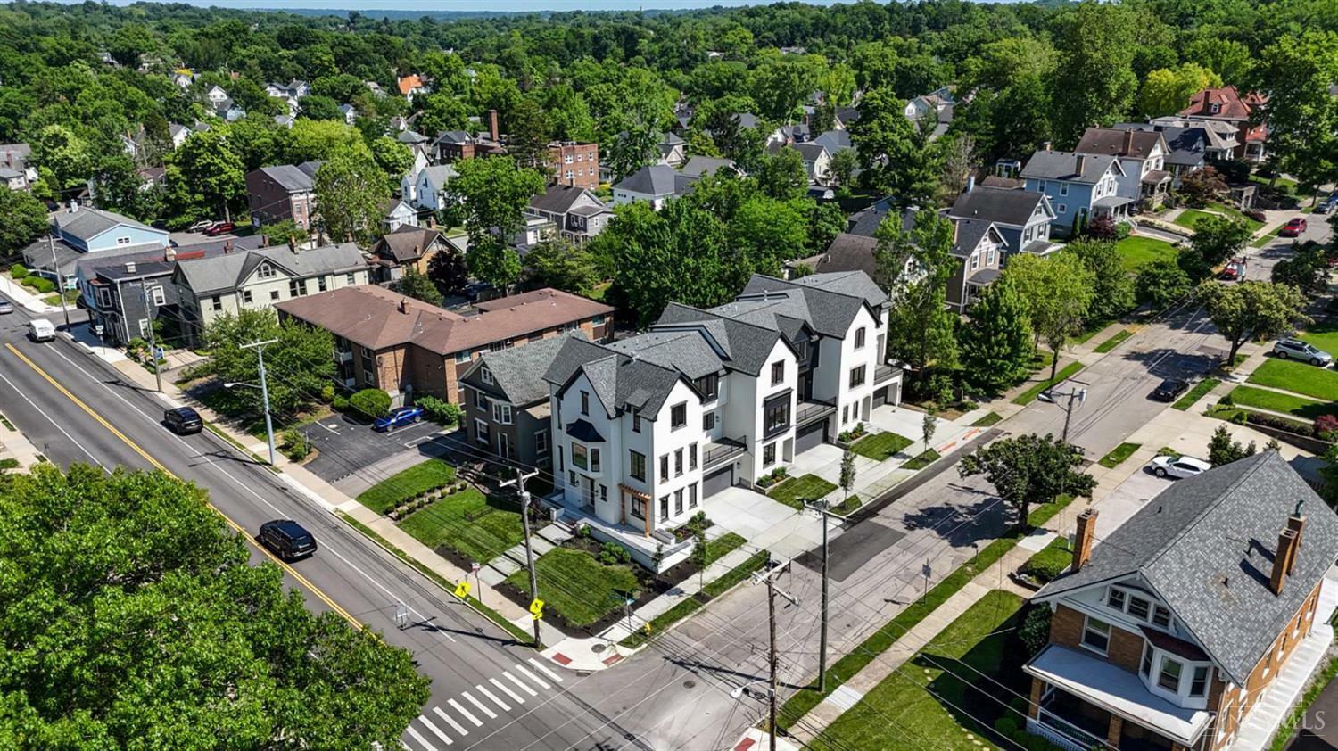 Property Photo: 2739 Observatory Avenue OH 45208