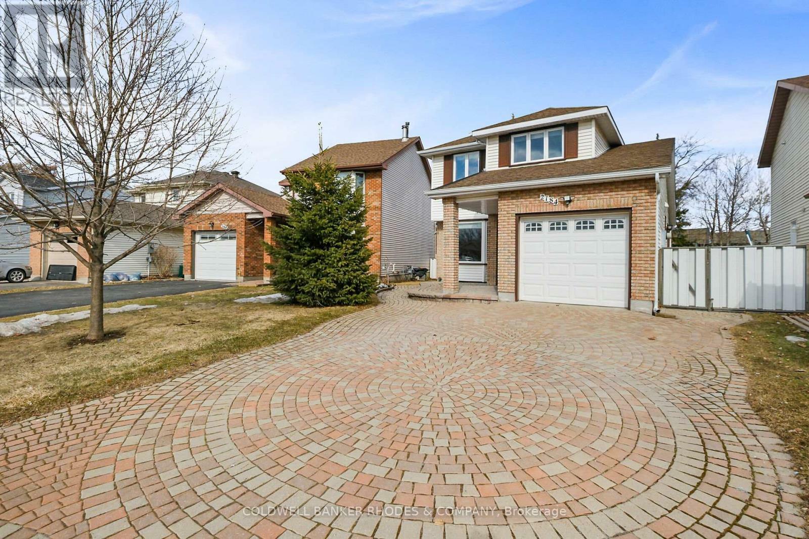 Property Photo: 2184 East Acres Road ON K1J 9A7