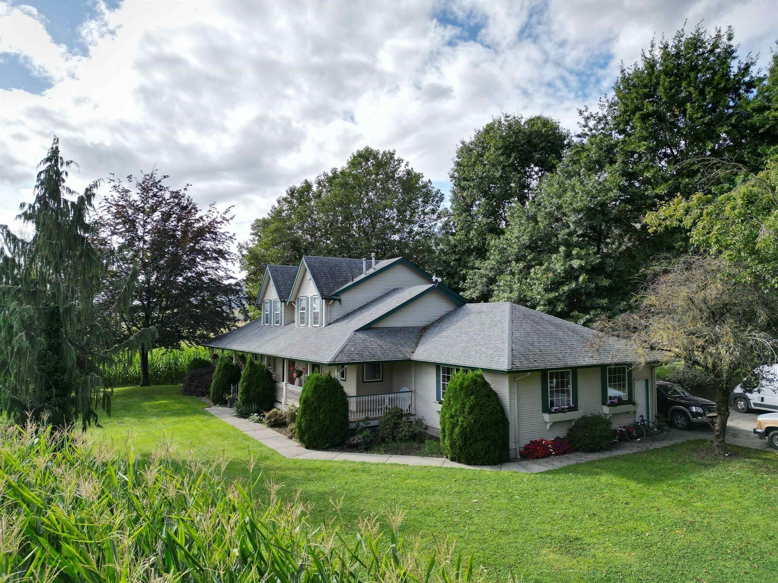 Property Photo: 39205 North Parallel BC V3G 2K3