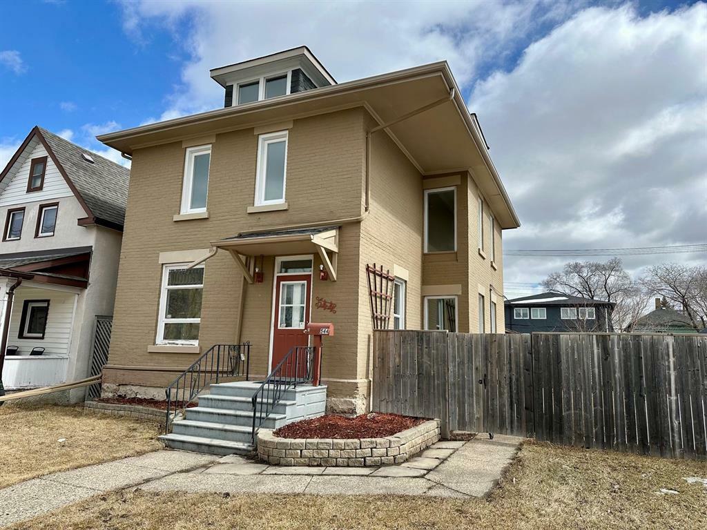544 De La Morenie Street  Winnipeg MB R2H 2Z5 photo
