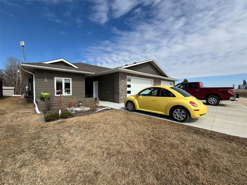Property Photo: 4 Augusta Drive MB R0K 1G0