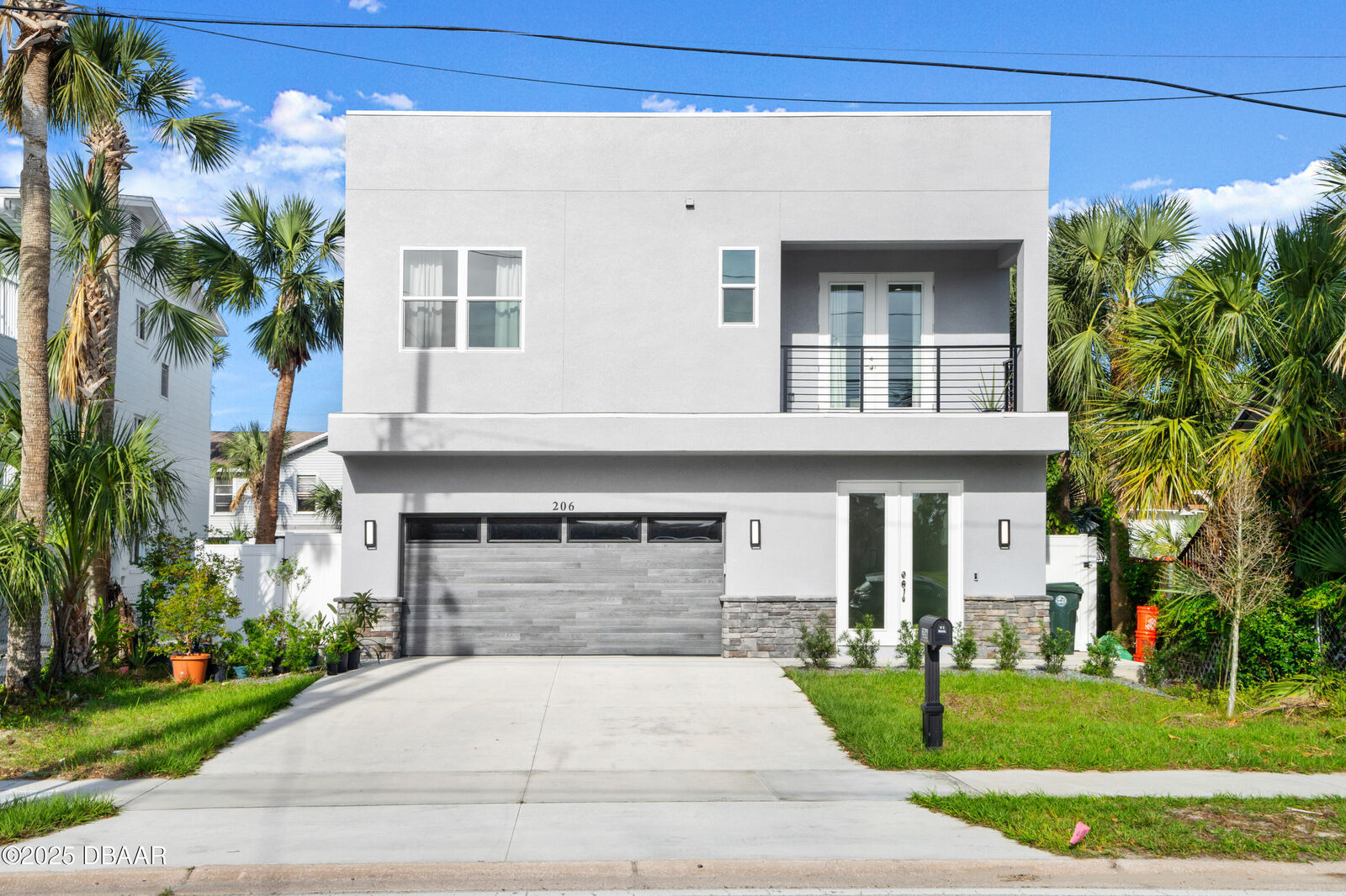Property Photo:  206 N Halifax Avenue  FL 32118 