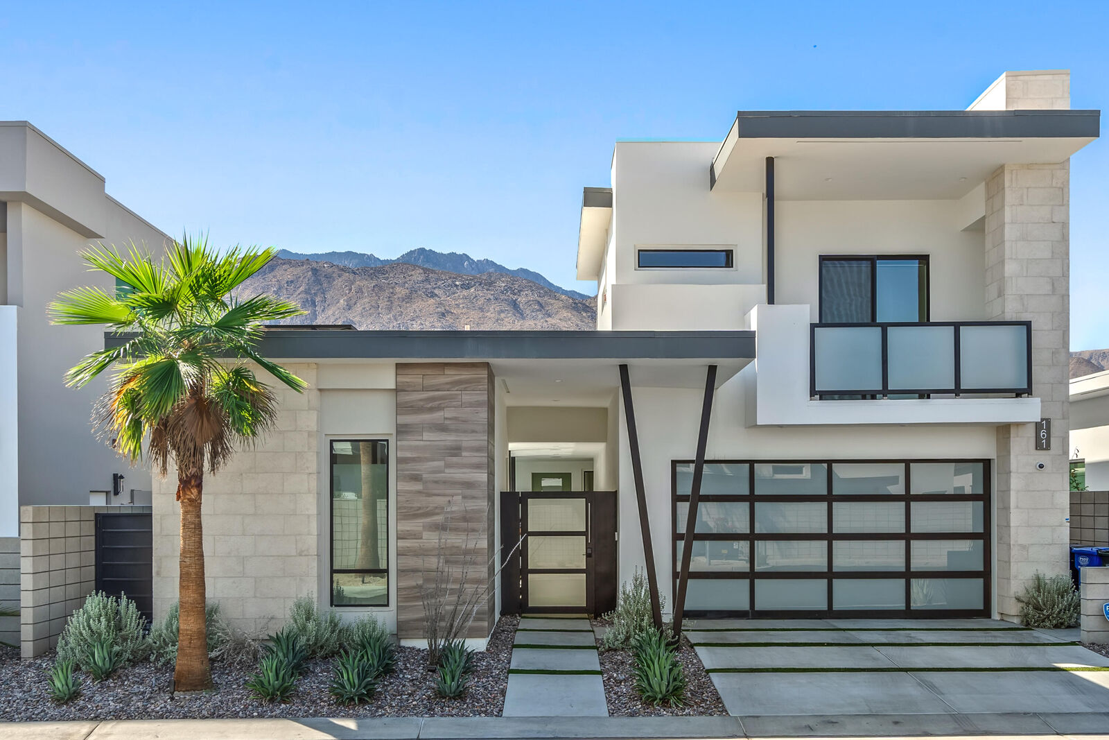 Property Photo: 161 Holliday Way CA 92262