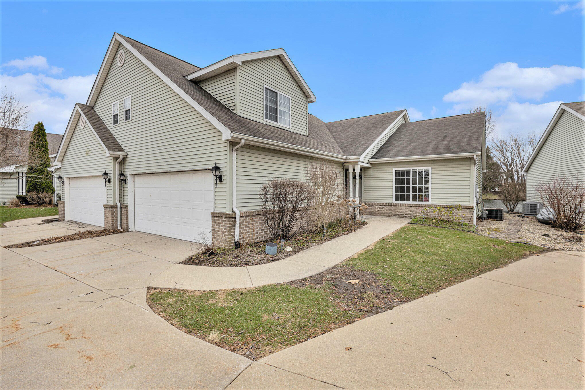 2915 Lake Pointe Drive  Valparaiso IN 46383 photo