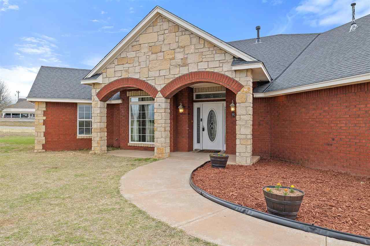 Property Photo: 203 Parkview Dr OK 73541
