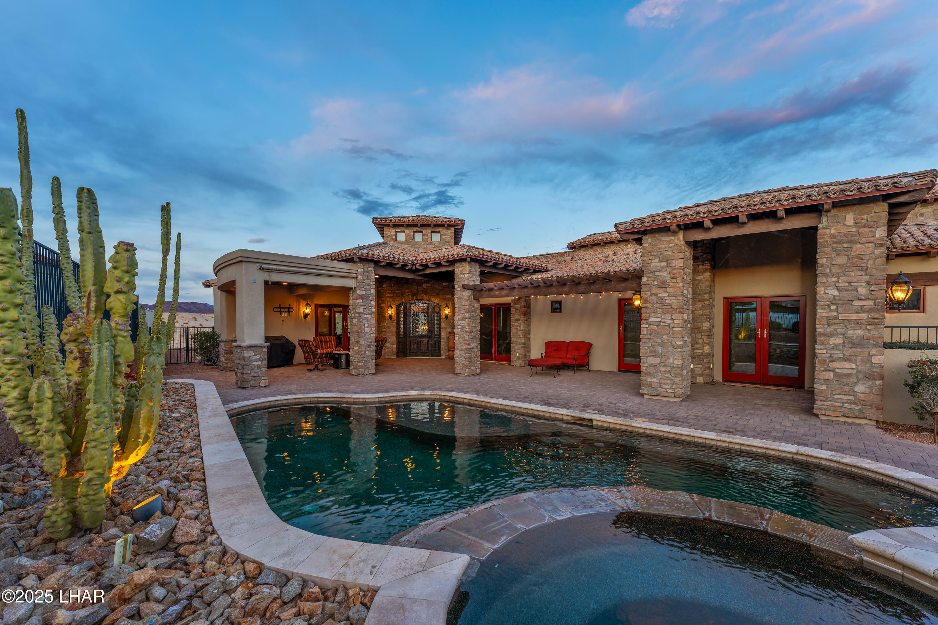 Property Photo: 1694 E Tradition Ln AZ 86404
