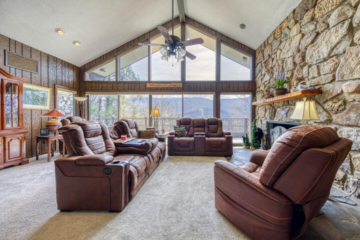 Property Photo: 647 Sunshine Trail TN 37738