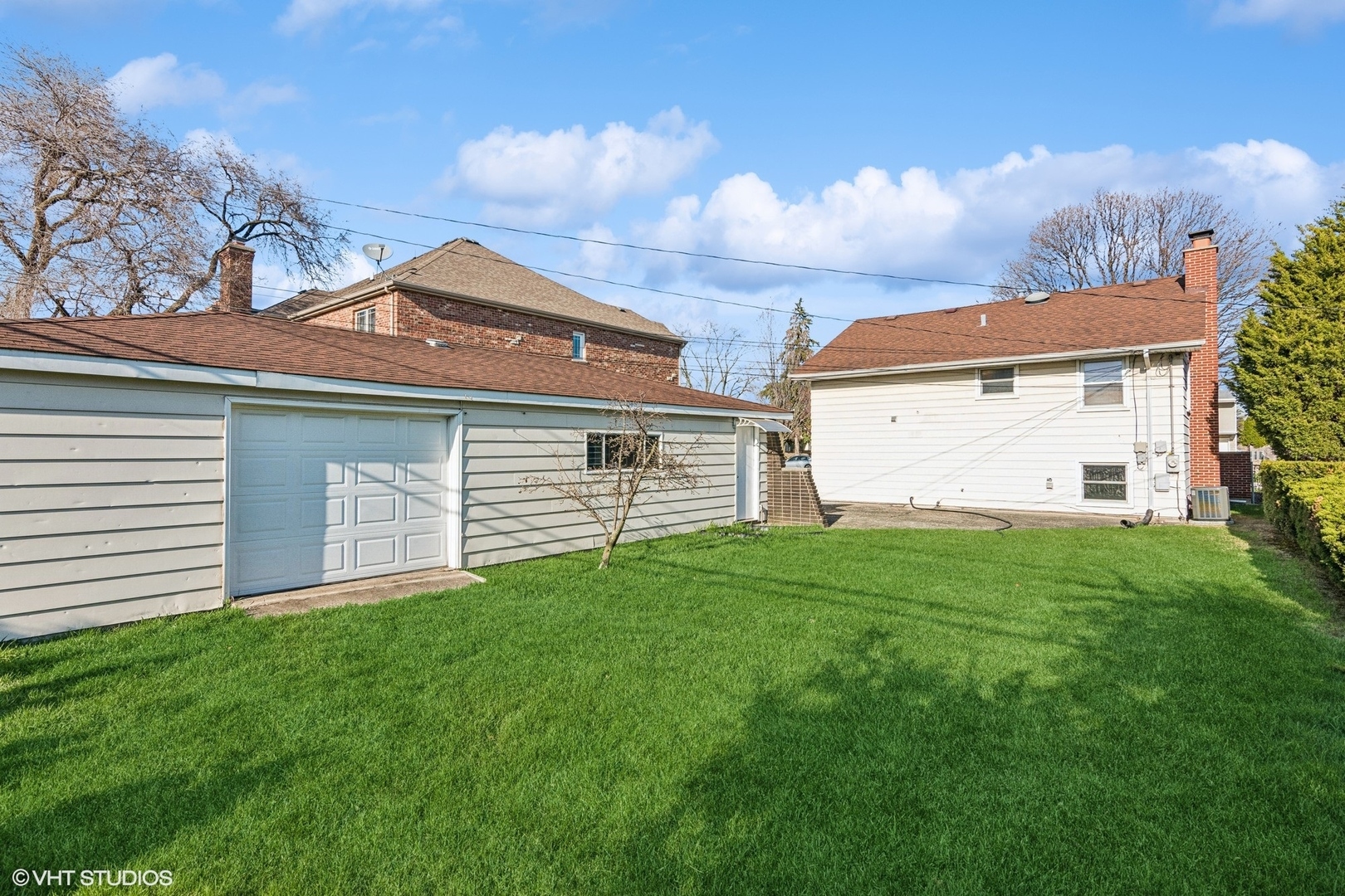 Property Photo: 532 N Van Auken Street IL 60126