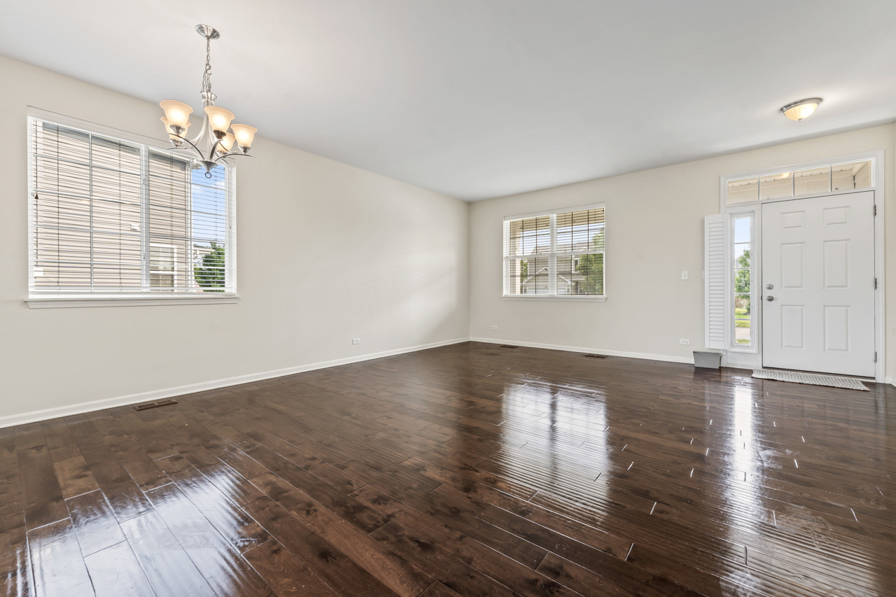 Property Photo:  282 Willington Way  IL 60543 