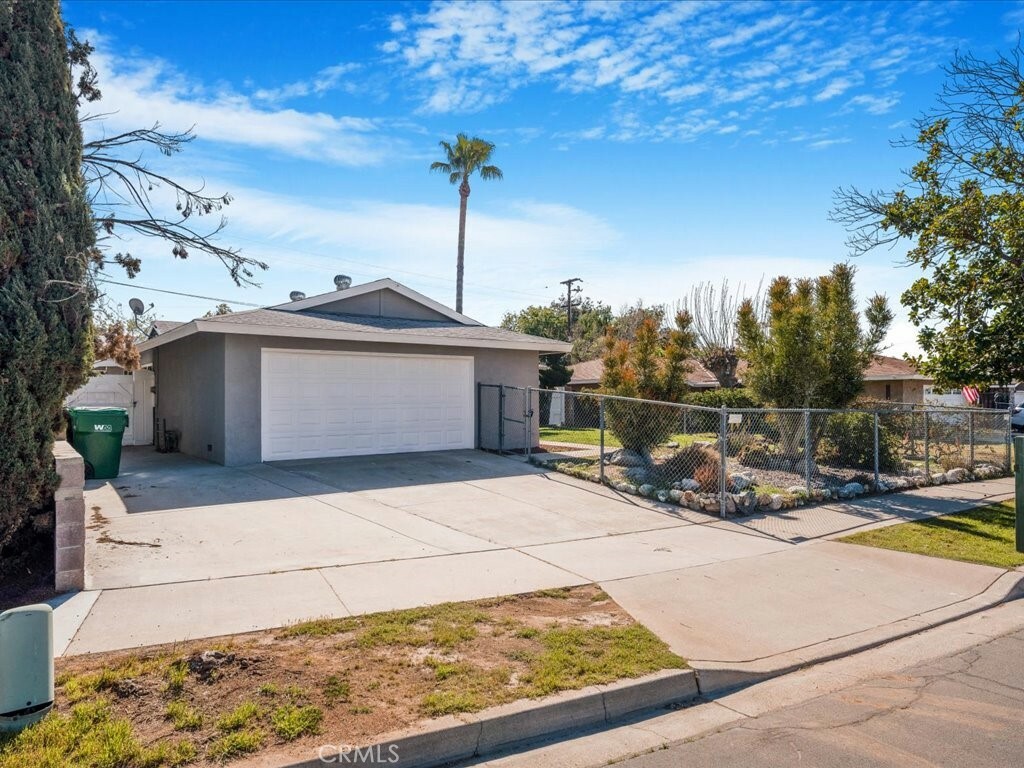 Property Photo: 11924 Welby Place CA 92557