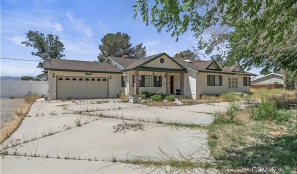 Property Photo: 2110 W Avenue M8 CA 93551