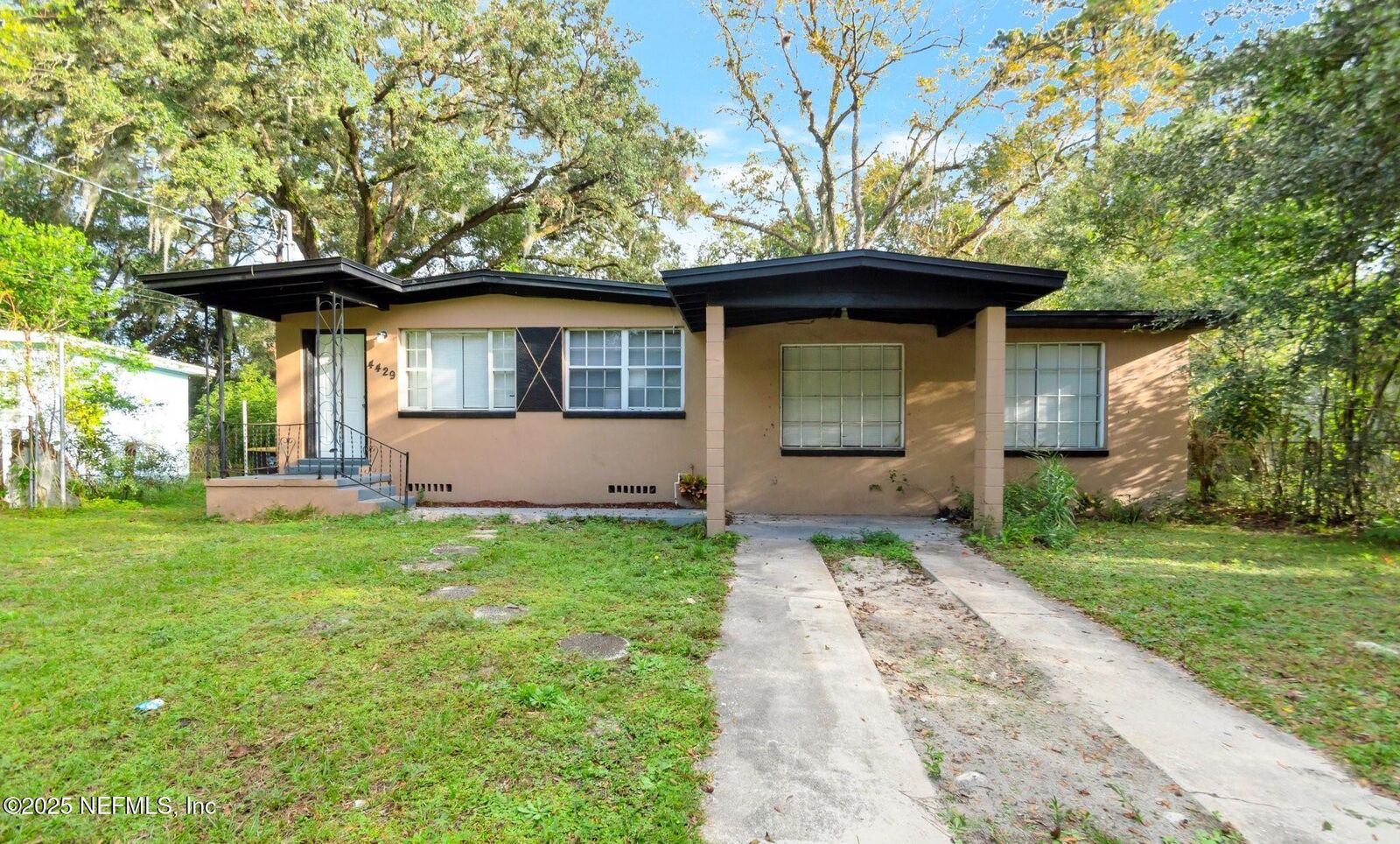 Property Photo:  4429 Trenton Drive S  FL 32209 