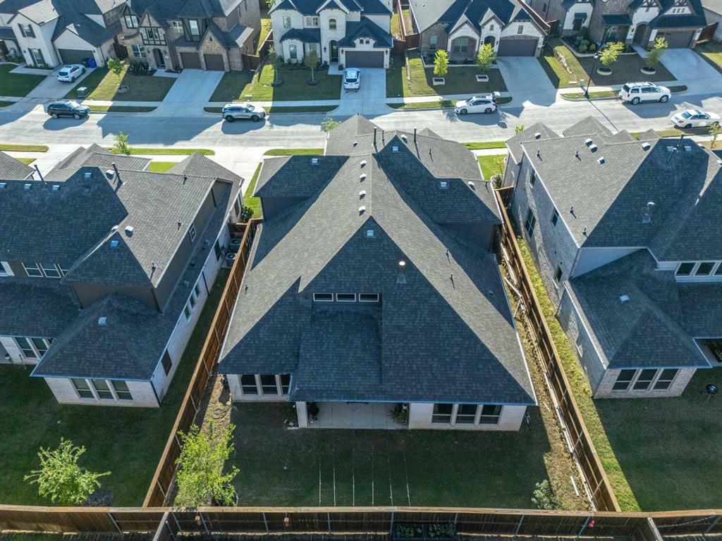 Property Photo: 1606 Evening Primrose Drive TX 76063