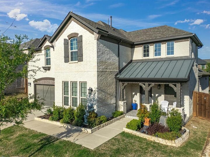 Property Photo: 1606 Evening Primrose Drive TX 76063